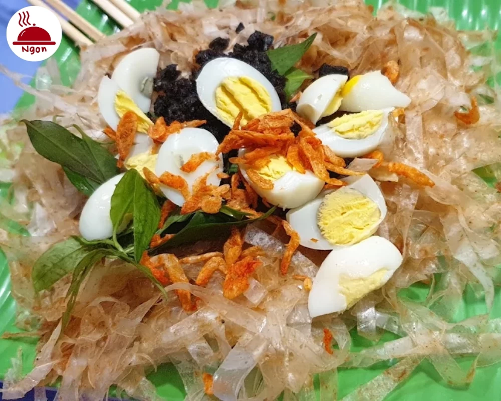 Món bánh tráng trộn của quán Bánh Tráng Cuốn Bà Bắc