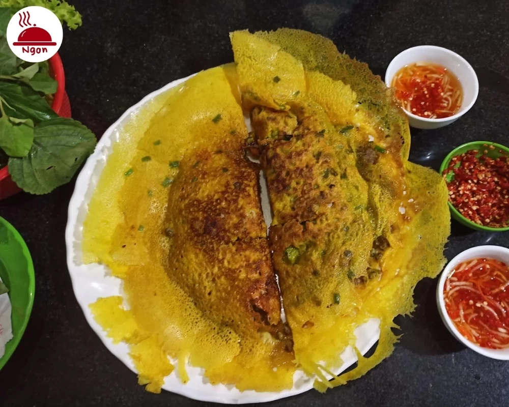 Món bánh xèo tại quán Bánh Xèo Ba Híu