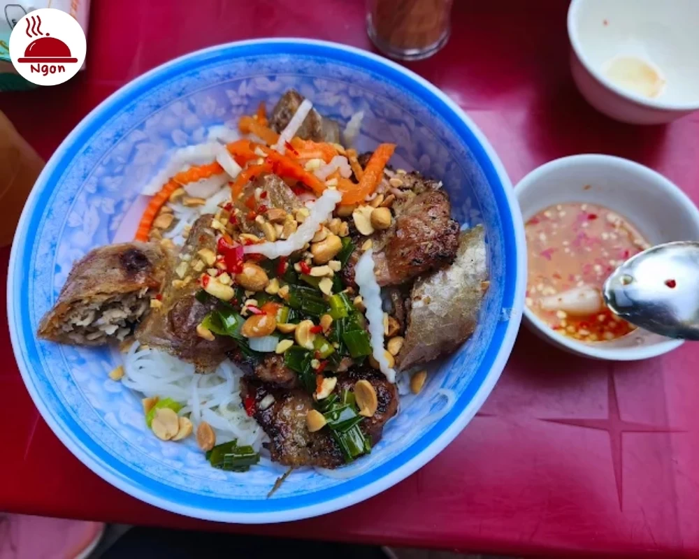 Món bún thịt nướng của quán Bún Thịt Nướng Chả Giò - Nguyễn Trung Trực