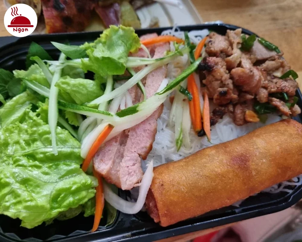 Món bún thịt nướng của quán Bún Thịt Nướng Cô Tín