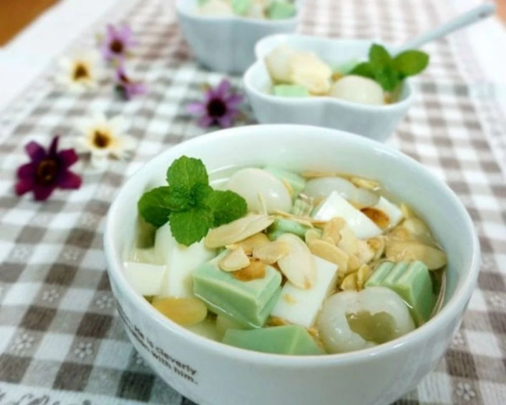 Chè khúc bạch tại cửa hàng chè 197