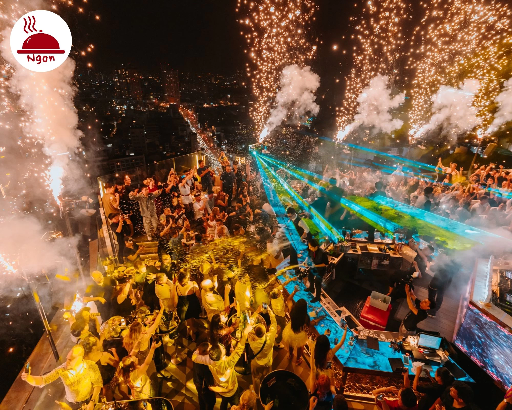 Chill Sky Bar - Quán Bar Rooftop Sài Gòn