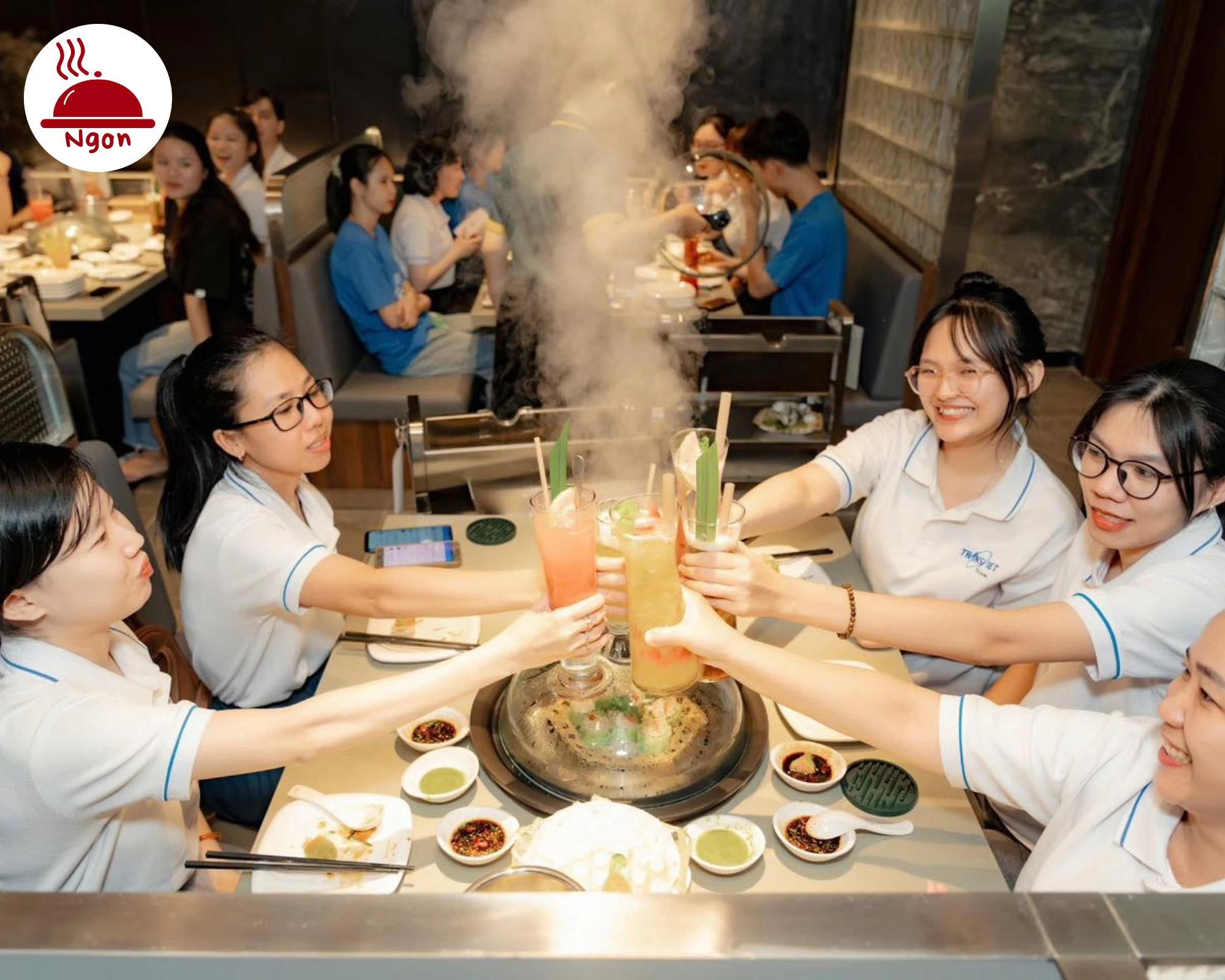 Lẩu hơi nước Hồng Kông nóng hổi, cụng ly rộn ràng tại Chang Kang Kung