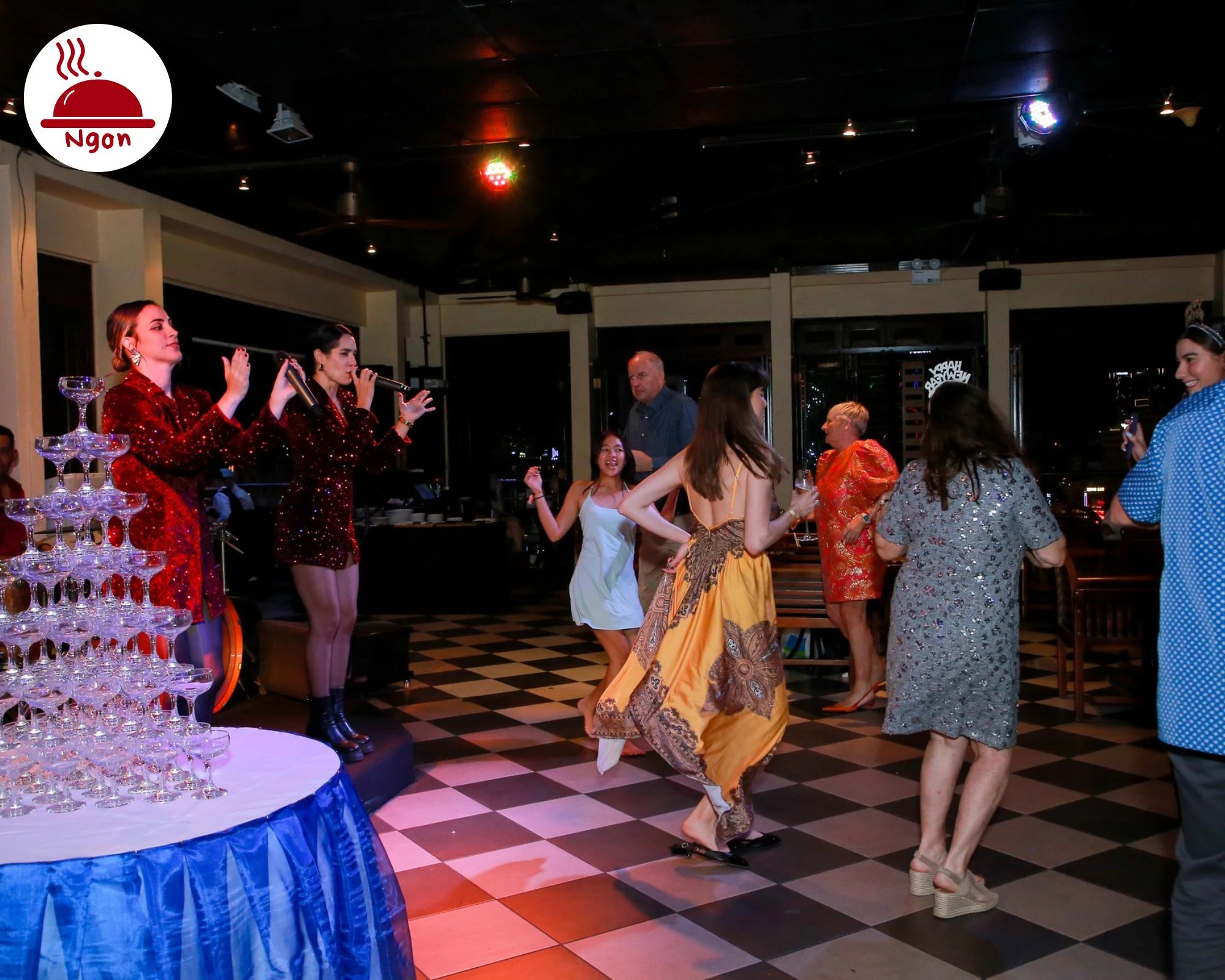 Saigon Saigon Rooftop Bar - Rooftop Bar sang trọng tại trung tâm TPHCM