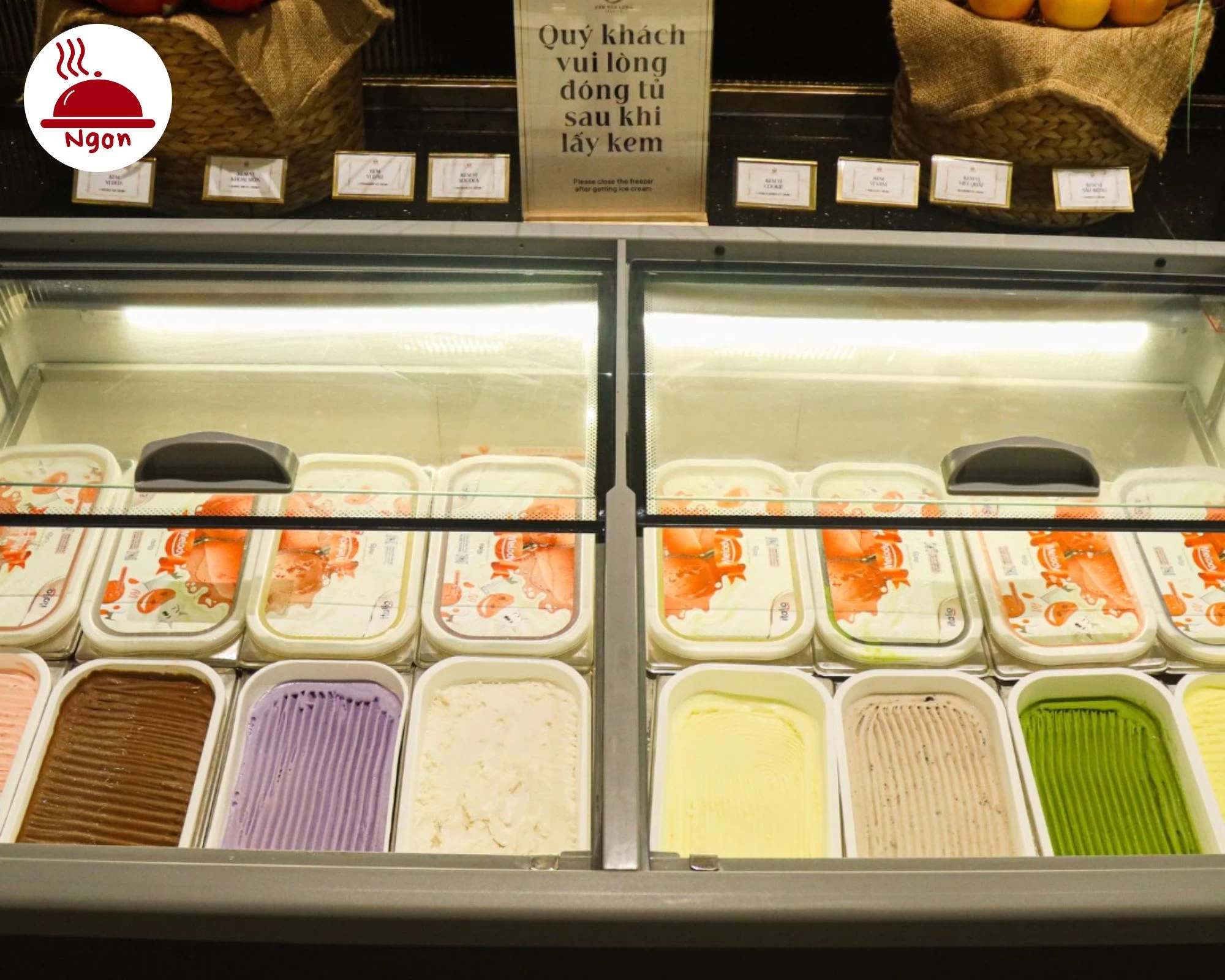 Thực đơn đồ ngọt đa dạng từ Mousse, Tiramisu đến trái cây tươi