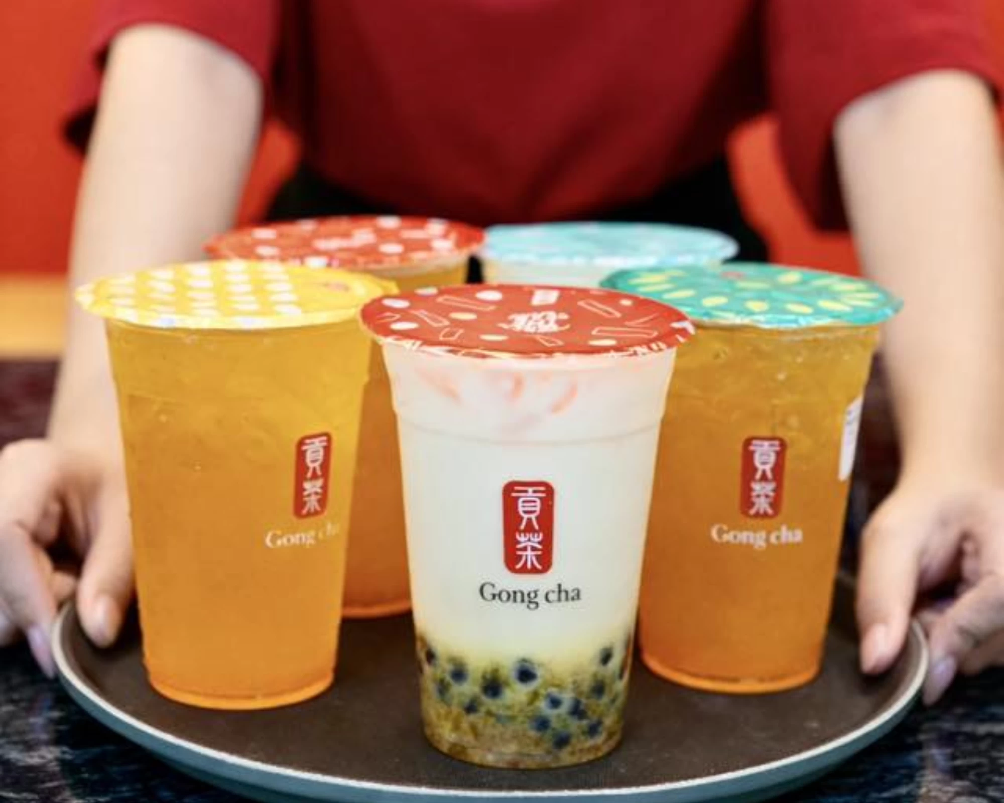 Các dòng trà sữa và trà trái cây Gong Cha hấp dẫn tại Quận 1, nổi bật với topping trân châu đen dai mềm và sương sáo thanh mát