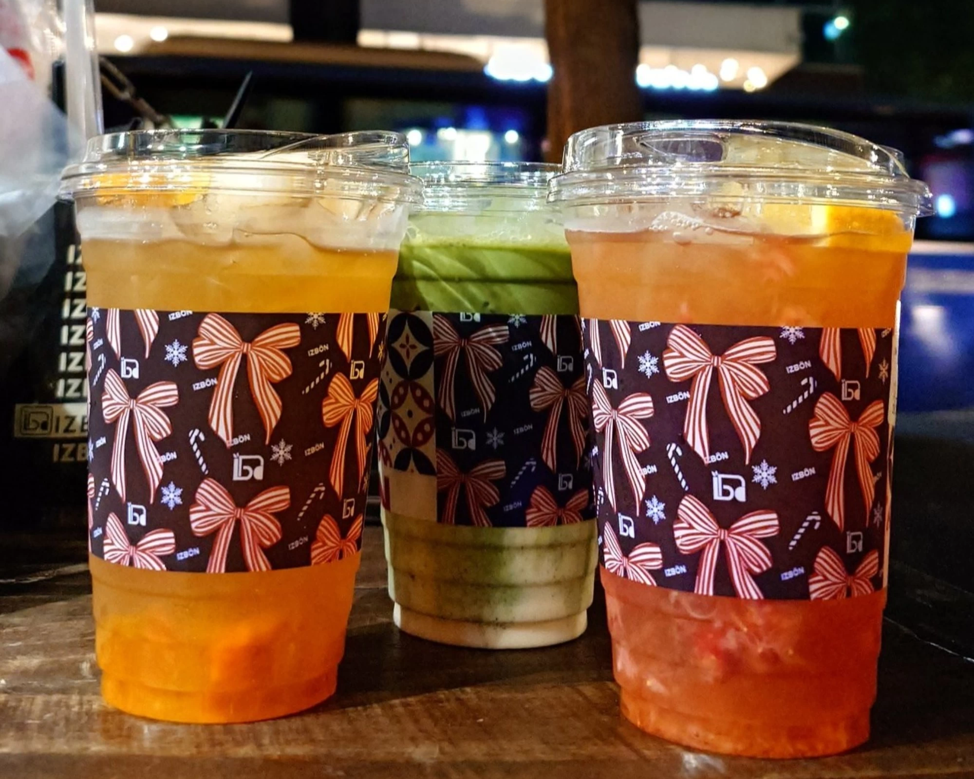 Thưởng thức Trà Sữa Izbôn Tea với các dòng lục trà trái cây tươi mát và matcha kem muối béo ngậy