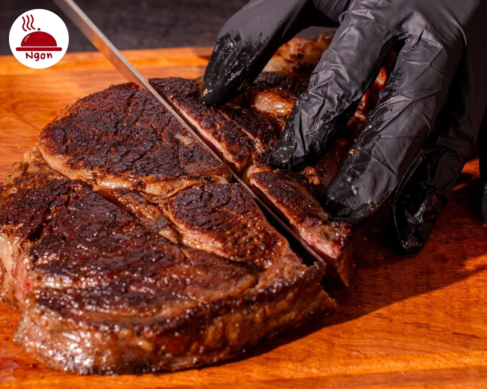 Miếng bò được nướng kì công tại 1 trong những nhà hàng Beefsteak Quận 1 Ngon Nhất Sài Gòn