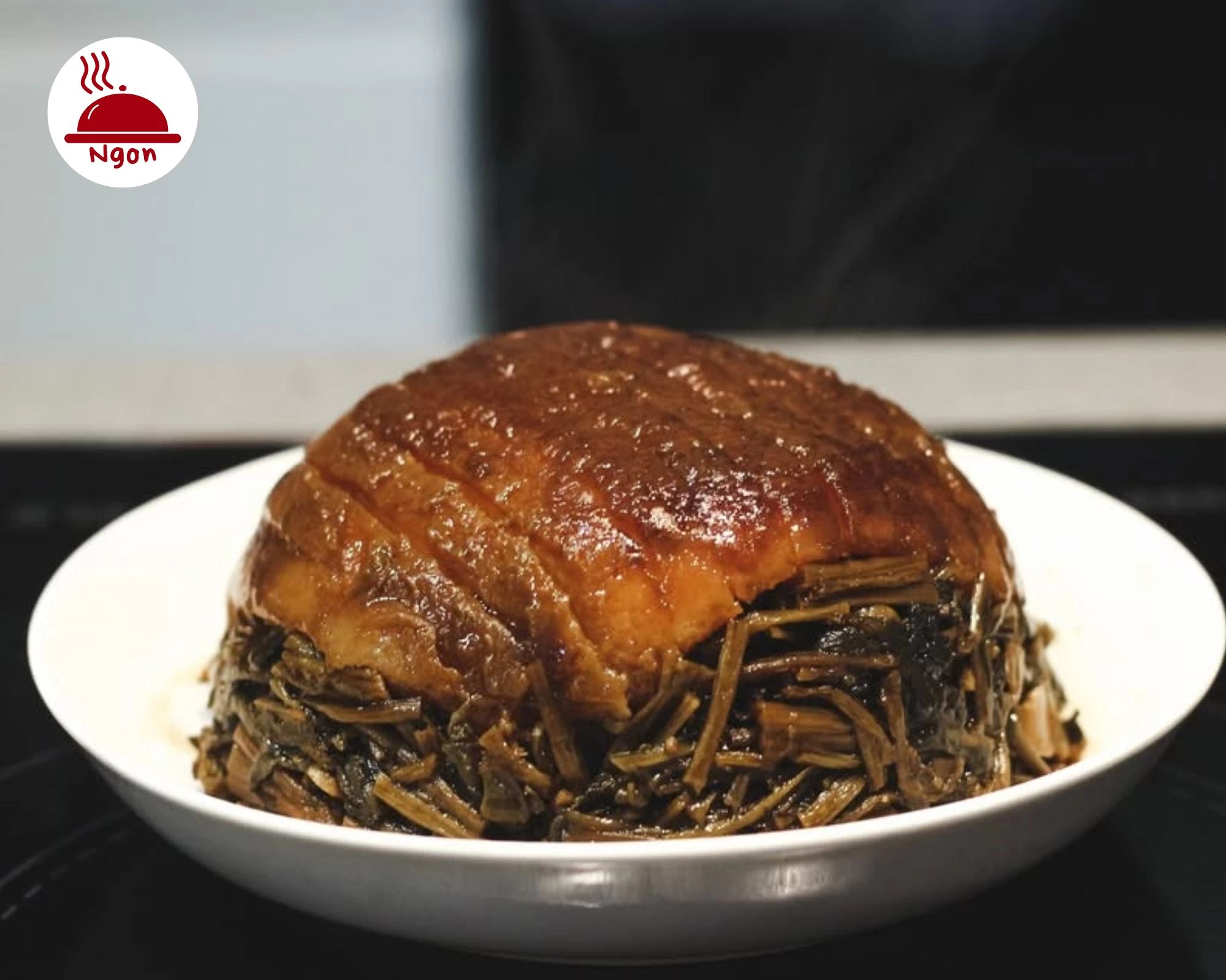 Thành phẩm sau khi úp bát và trình bày ra đĩa đặn đặn cuốn hút